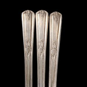 Roberts & Belk Sheffield England 3 Luncheon Knives 1926 Vintage Lyric I Pattern